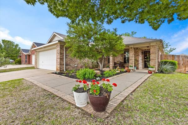 5032 Valley Village Drive, Fort Worth, TX 76123