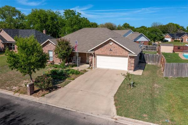 2 Broadmoor Court, Bonham, TX 75418