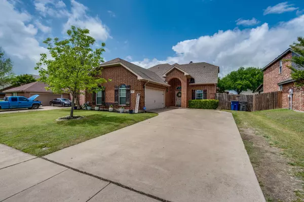 107 Oak Hollow Lane, Red Oak, TX 75154