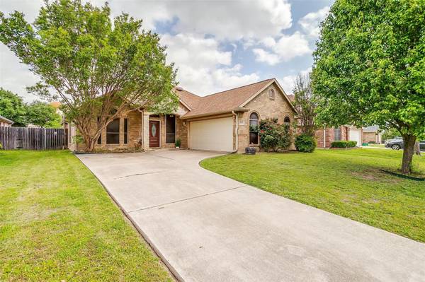 5029 Roundtree Court, Haltom City, TX 76137