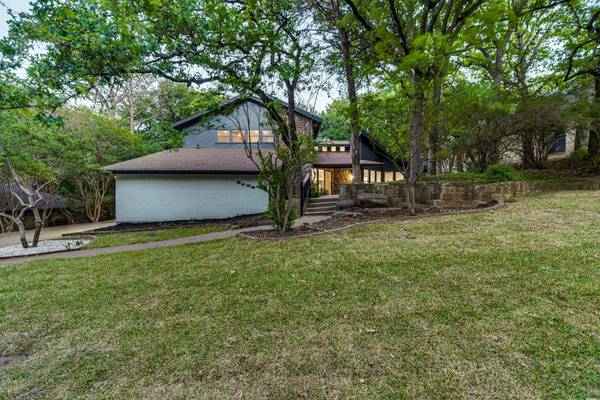 2109 Adams Drive, Arlington, TX 76011