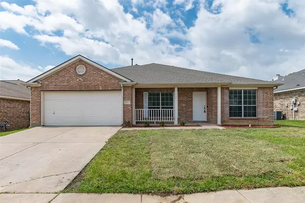 348 Mesquite Hill Drive, Arlington, TX 76002