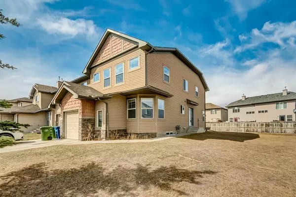 Airdrie, AB T4B 0H3,702 Luxstone Gate SW