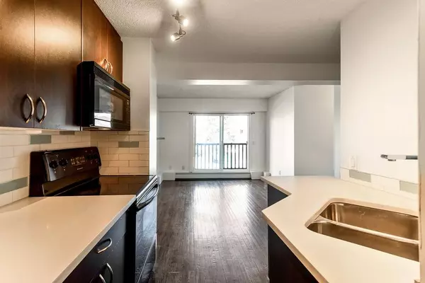 Calgary, AB T3C 0Z8,1530 16 AVE SW #205