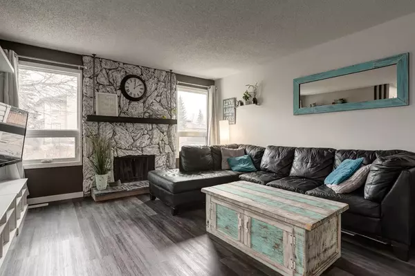 Calgary, AB T2J 6B4,23 Deerview WAY SE