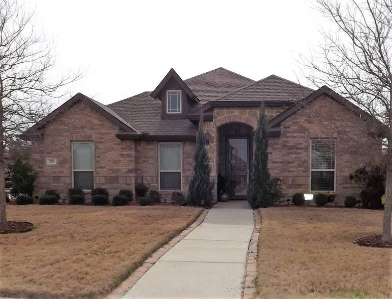 208 Debbie Way, Red Oak, TX 75154