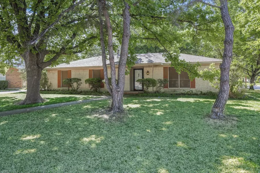 1002 Burning Tree Parkway, Denton, TX 76209