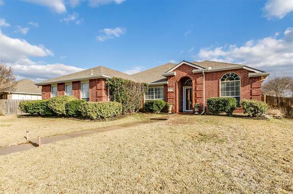 1005 Raspberry Lane, Crowley, TX 76036