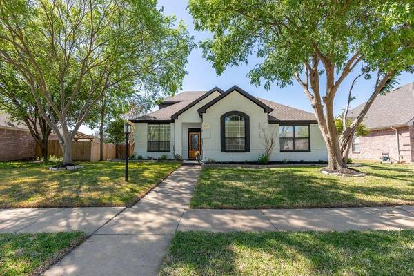 305 Newport Drive, Van Alstyne, TX 75495