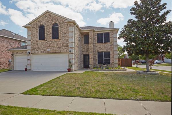 10740 Emerald Park Lane, Fort Worth, TX 76052