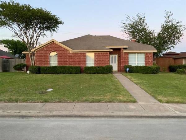 429 Chestnut Lane, Desoto, TX 75115