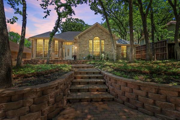 1010 W Winding Creek Drive, Grapevine, TX 76051