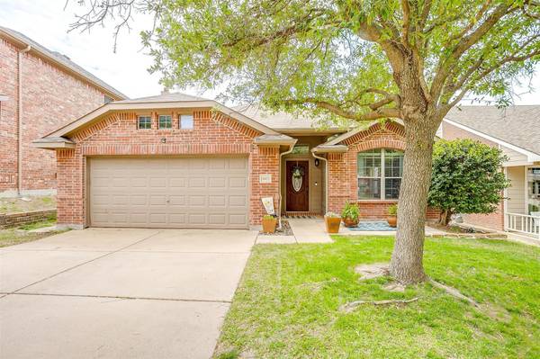 10433 Bradshaw Drive, Fort Worth, TX 76108