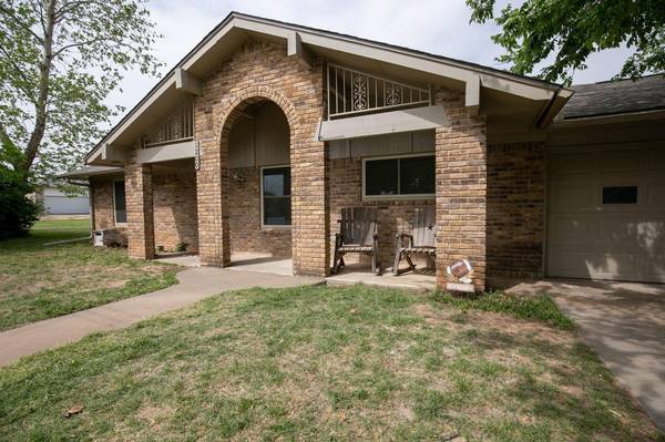 1200 Central Avenue, Bowie, TX 76230