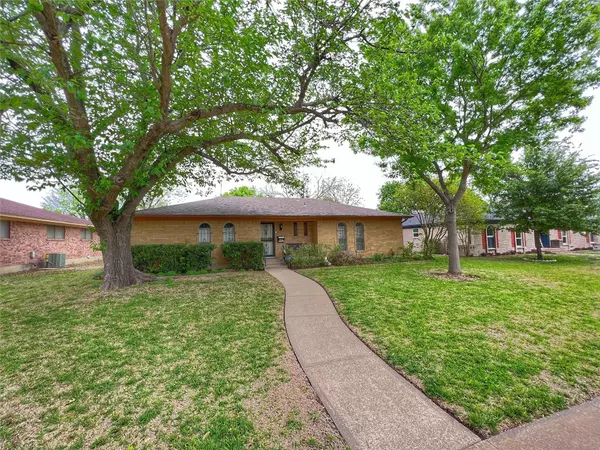 2235 Babalos Lane, Dallas, TX 75228