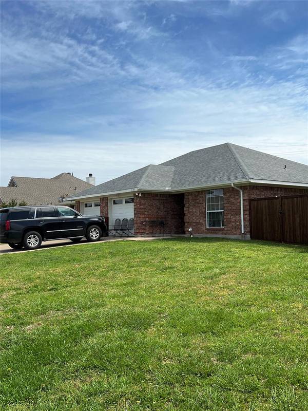 1179 Greywood Drive, Van Alstyne, TX 75495