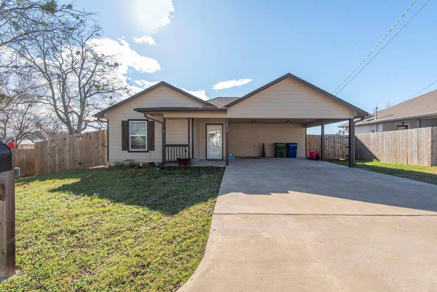 114 Wade Street E, Whitesboro, TX 76273