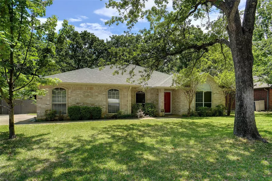 1112 Pine Ridge Drive, Azle, TX 76020