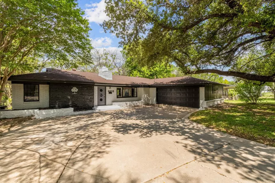 4908 Staples Avenue, Fort Worth, TX 76133