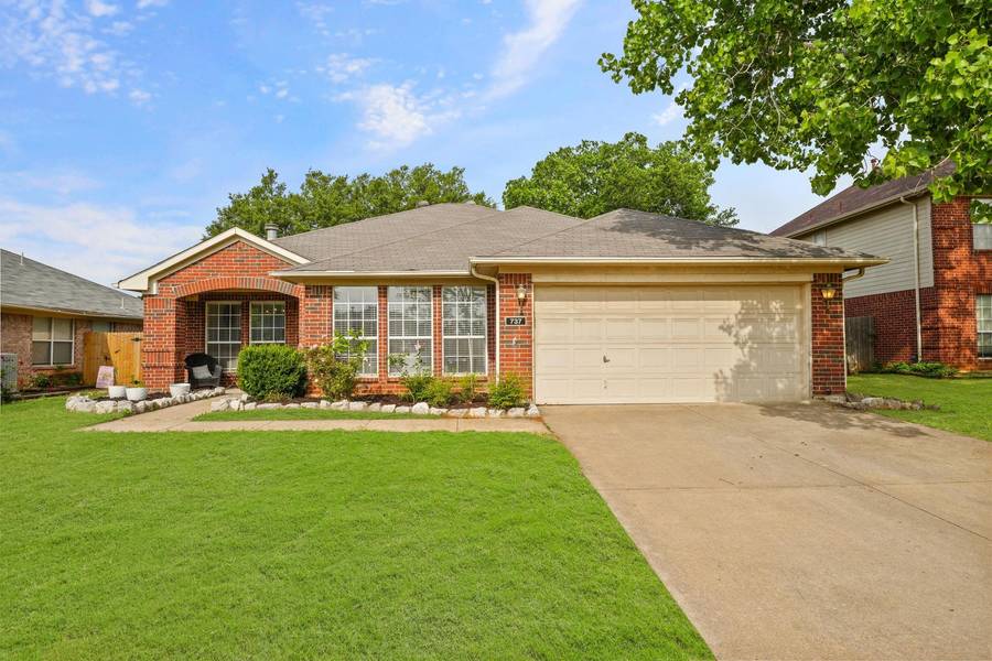 737 Winding Oak Bend, Lake Dallas, TX 75065