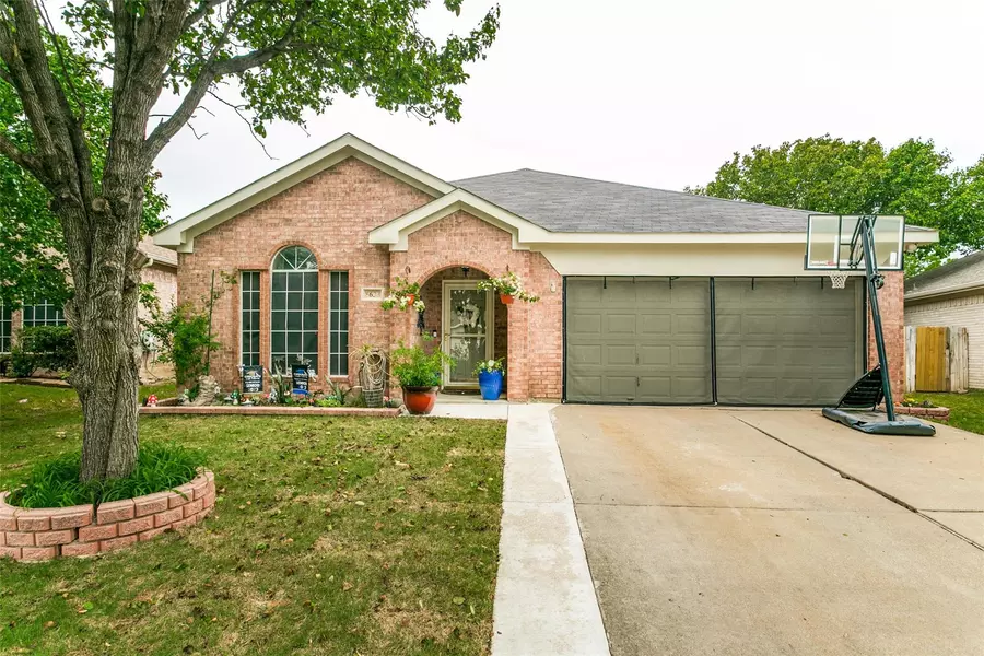 8633 Rainy Lake Drive, Fort Worth, TX 76244