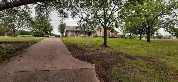 107 McClure Court,  Hudson Oaks,  TX 76087