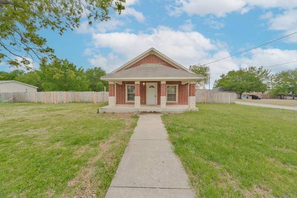 1702 Halsell Street, Bridgeport, TX 76426