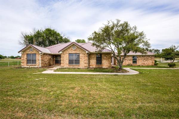 900 Timber Trail, Decatur, TX 76234