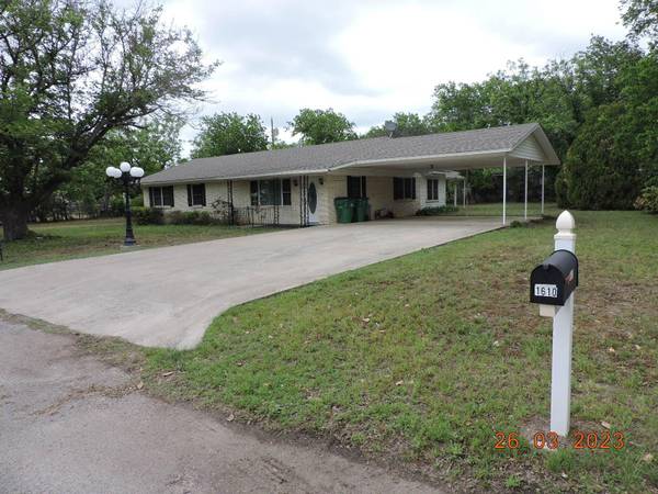 1610 Parker Street N,  Goldthwaite,  TX 76844