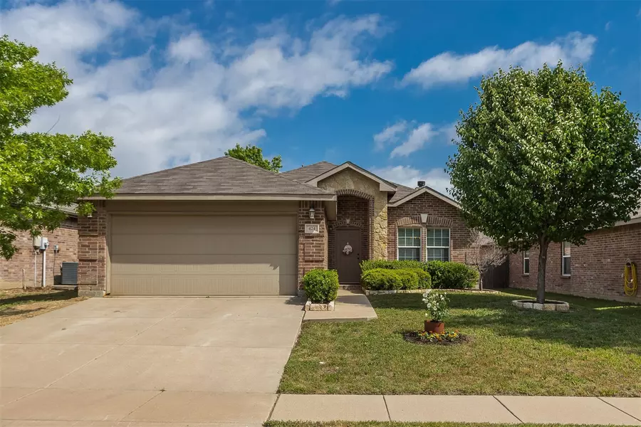 424 Marble Creek Drive, Fort Worth, TX 76131