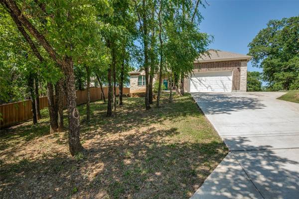 301 Valley Drive, Oak Point, TX 75068