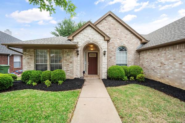 2004 Perry Drive, Mansfield, TX 76063