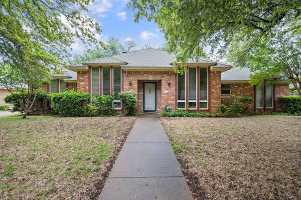 4010 Three Oaks Drive, Arlington, TX 76016