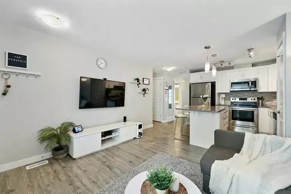 Calgary, AB T3M 2V5,1007 Cranbrook WALK SE