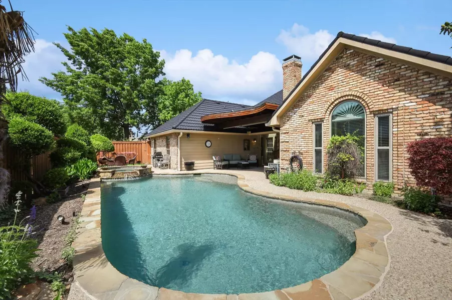 819 Spring Canyon Drive, Irving, TX 75063