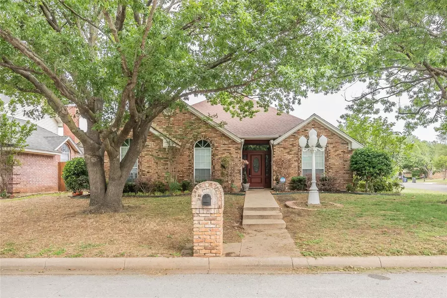 5000 Alicia Drive, Fort Worth, TX 76133