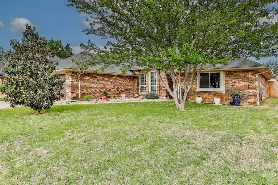 3721 Fieldcrest Lane, Bedford, TX 76021