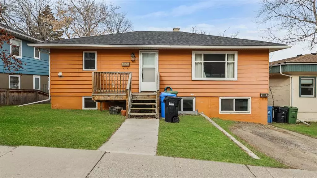 Calgary, AB T2T 4S9,2207 17B ST SW