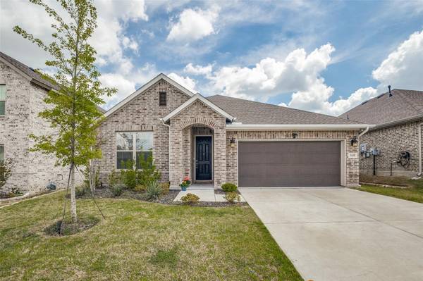 5448 High Pointe Drive, Haltom City, TX 76137