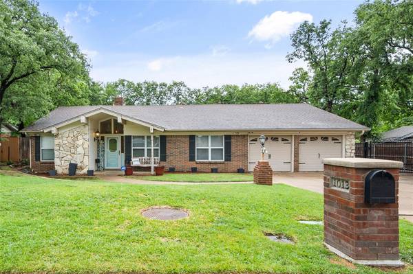 1013 Inwood Drive, Hurst, TX 76053