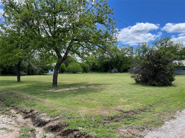 809 W 11th Street, Cisco, TX 76437