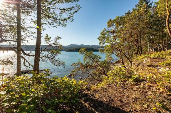 Salt Spring, BC V8K 2L5,248 Welbury Dr