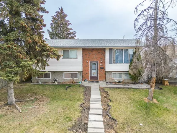 Calgary, AB T2A 3A1,211 Penmeadows Close SE