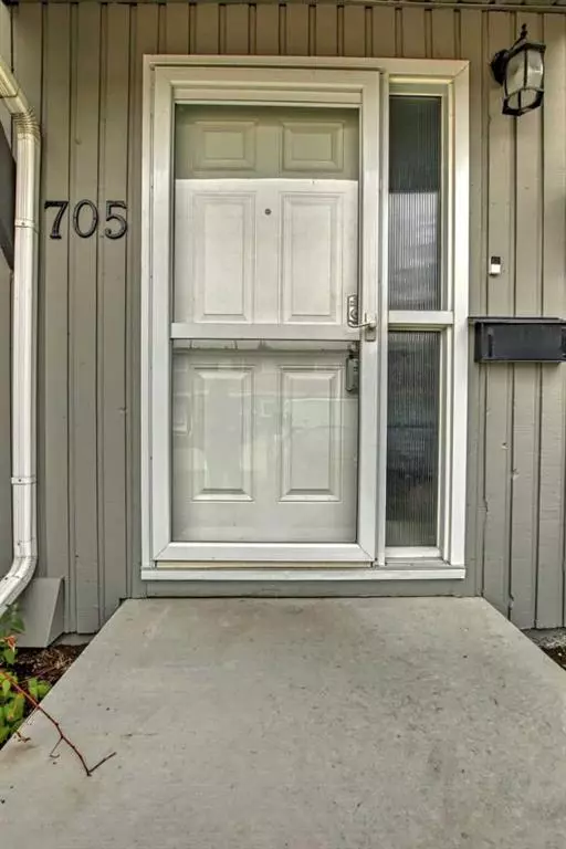 Calgary, AB T3B4N8,120 Silvercreek Close NW #705