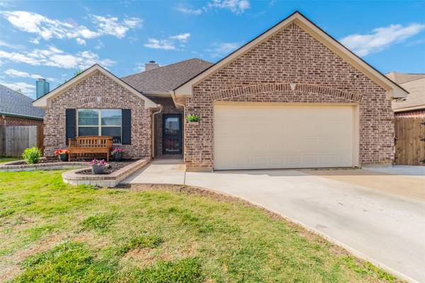 305 Highmeadow Road, Aubrey, TX 76227