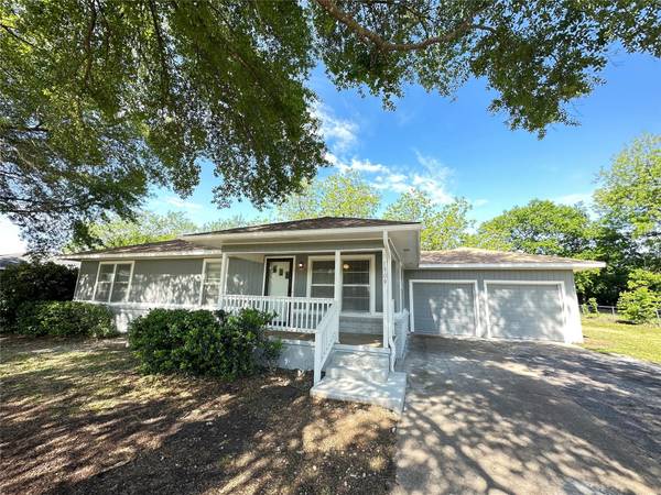 1909 Franklin Avenue, Bonham, TX 75418