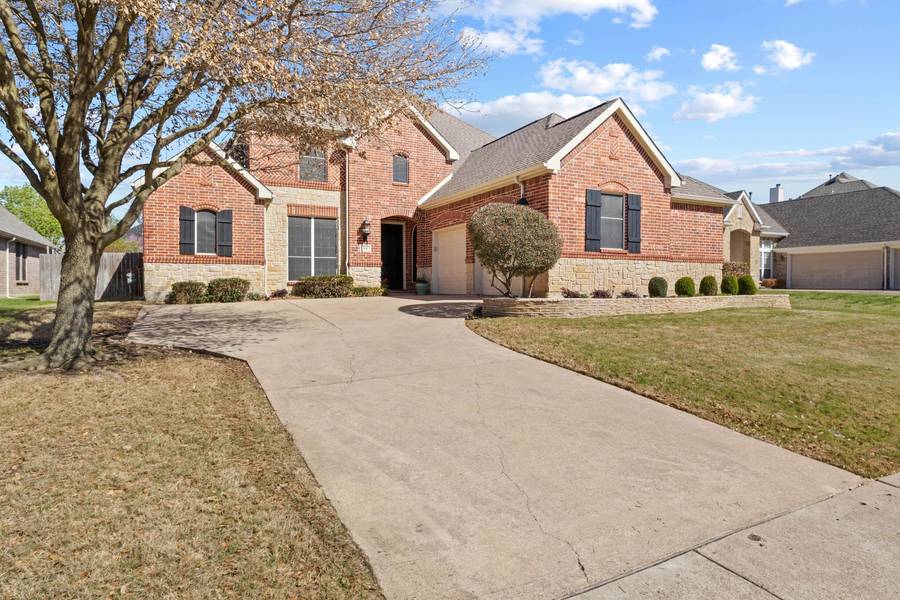 16 Lake Glen Court, Mansfield, TX 76063