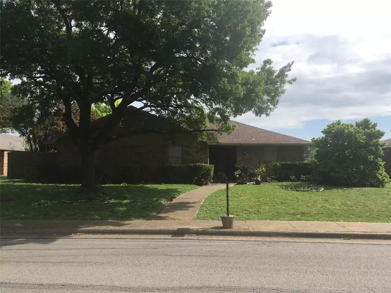 630 Ray Avenue, Desoto, TX 75115