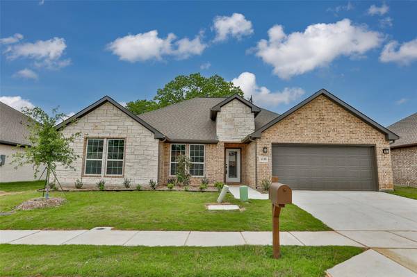 1135 Vintage Avenue, Gainesville, TX 76240