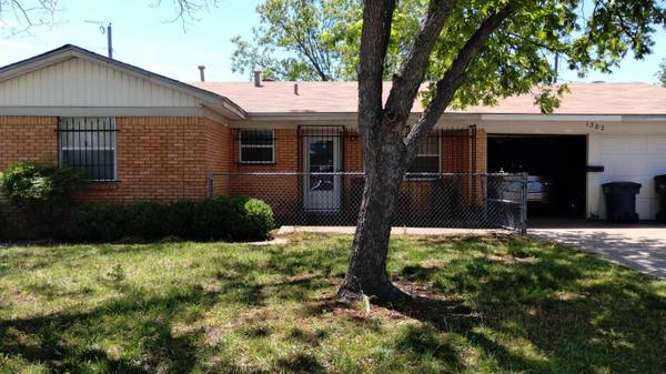 1382 Roma Lane, Fort Worth, TX 76134